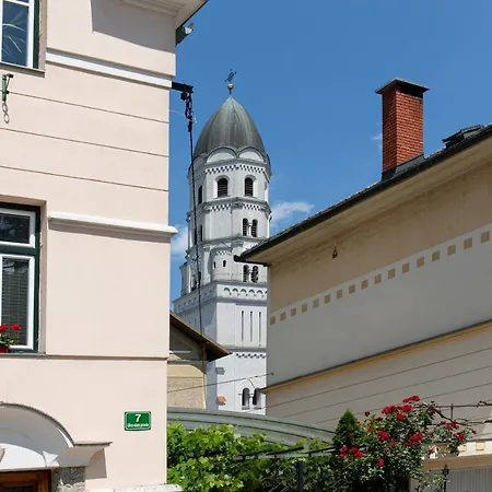 Mansarda Roof Center Apartman